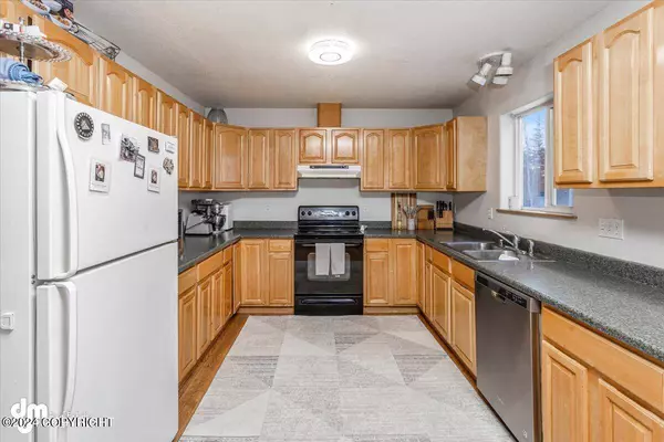 2079 W Spruce AVE, Wasilla, AK 99654