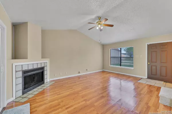 9723 VILLAGE GATE, San Antonio, TX 78250-5702