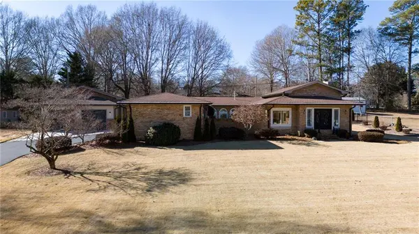 112 Derby LN, Calhoun, GA 30701