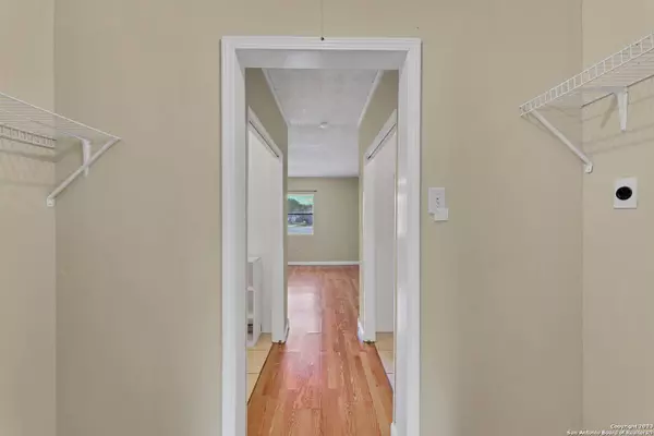 9723 VILLAGE GATE, San Antonio, TX 78250-5702