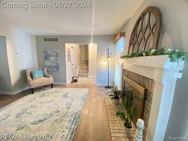 20830 W GLEN HAVEN Circle, Northville, MI 48167