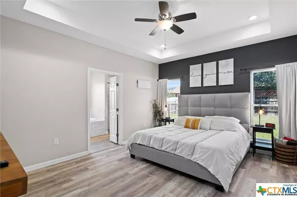 2700 Donna DR, Taylor, TX 76574