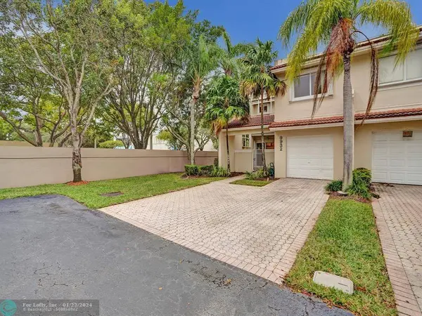 9932 NW 43rd Ter, Doral, FL 33178