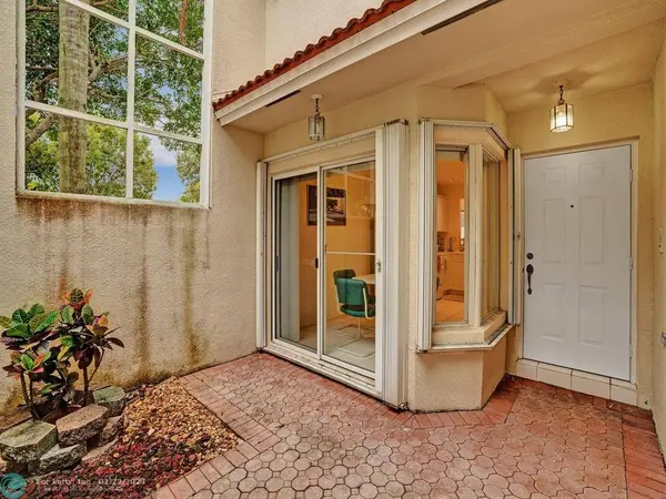 9932 NW 43rd Ter, Doral, FL 33178