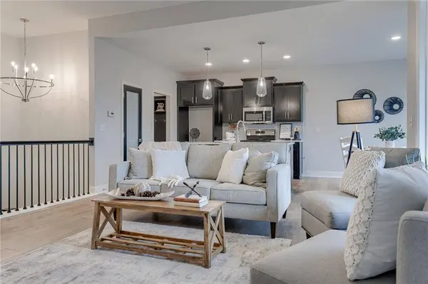 906 NW Crestwood DR, Grain Valley, MO 64029