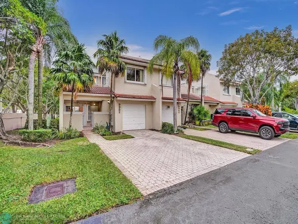 9932 NW 43rd Ter, Doral, FL 33178