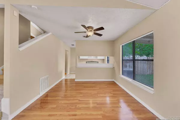 9723 VILLAGE GATE, San Antonio, TX 78250-5702