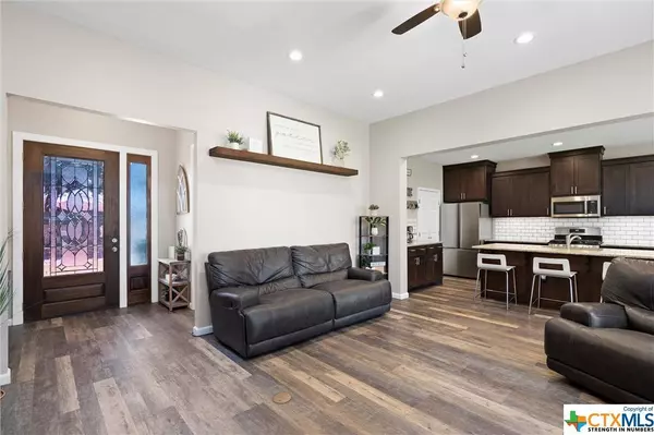 2700 Donna DR, Taylor, TX 76574