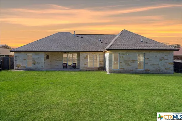 2700 Donna DR, Taylor, TX 76574