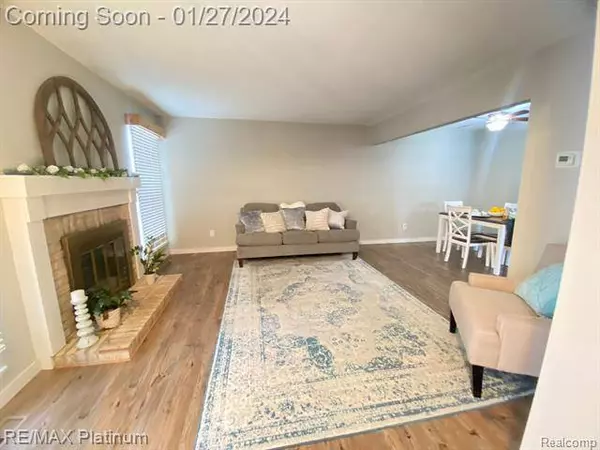 20830 W GLEN HAVEN Circle, Northville, MI 48167