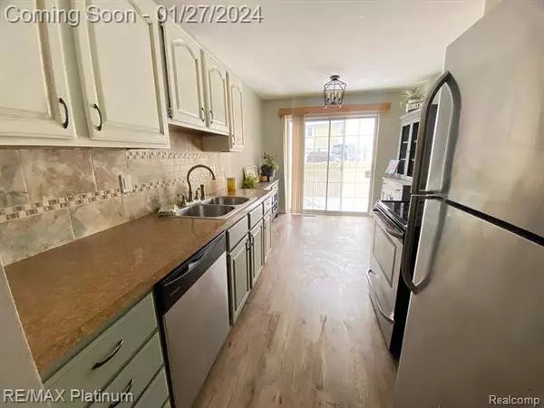 20830 W GLEN HAVEN Circle, Northville, MI 48167