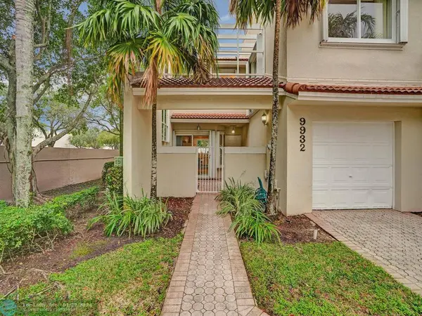 9932 NW 43rd Ter, Doral, FL 33178