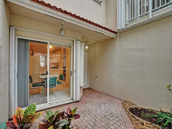 9932 NW 43rd Ter, Doral, FL 33178