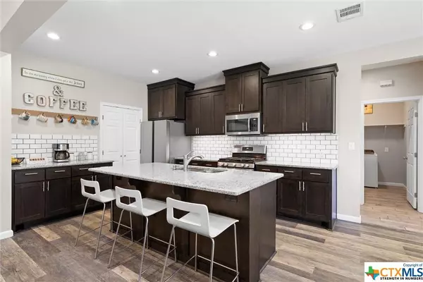 2700 Donna DR, Taylor, TX 76574