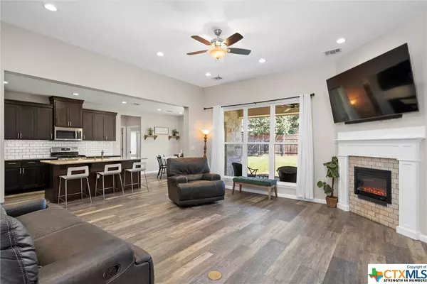 2700 Donna DR, Taylor, TX 76574