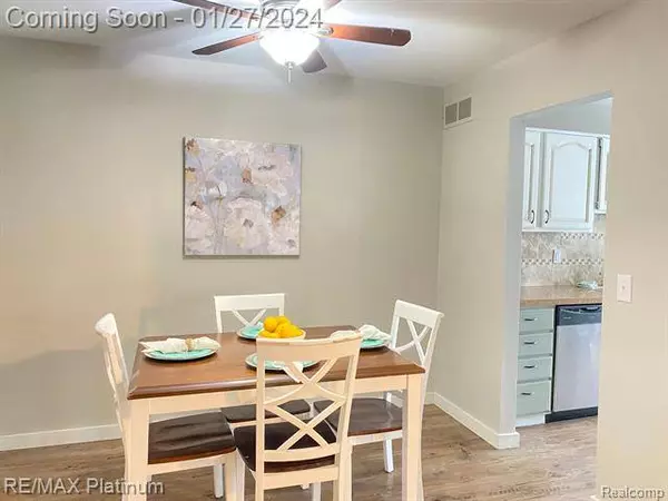 20830 W GLEN HAVEN Circle, Northville, MI 48167