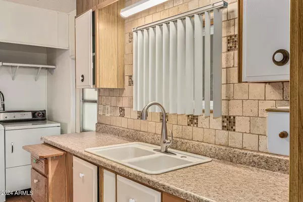 2105 N PIPER Place, Mesa, AZ 85215