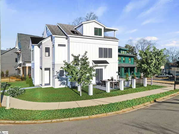 12 Perry Avenue, Greenville, SC 29601