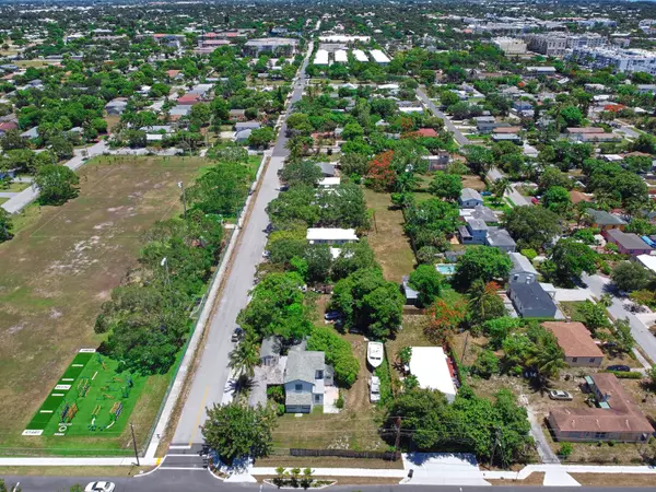 117 SW 4th ST, Delray Beach, FL 33444