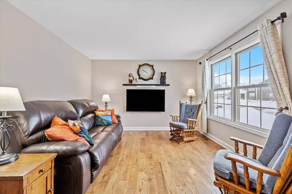 1014 Pheasant Dr, Genoa City, WI 53128