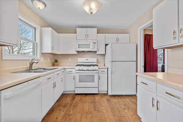 1014 Pheasant Dr, Genoa City, WI 53128