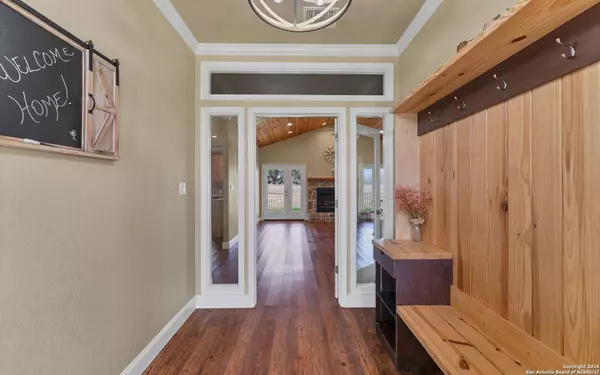 151 HIDDEN RANCH CT, Floresville, TX 78114