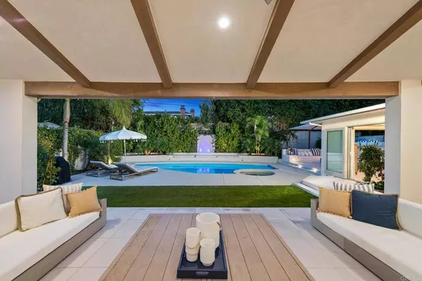 501 Country Club LN, Coronado, CA 92118