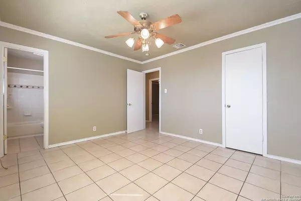 5439 ENCANTA ST, San Antonio, TX 78233-6446