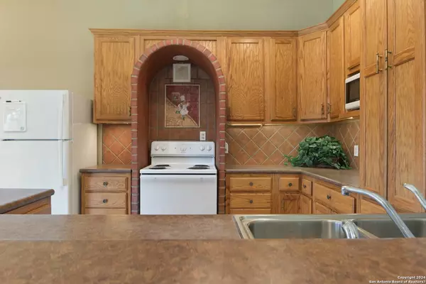 5439 ENCANTA ST, San Antonio, TX 78233-6446