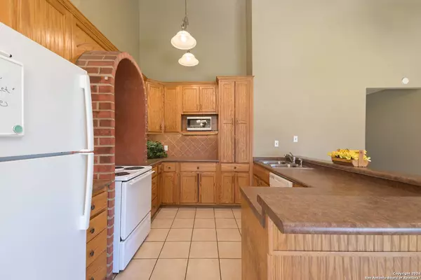 5439 ENCANTA ST, San Antonio, TX 78233-6446