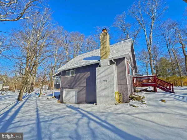 7410 W DOGWOOD LN, Cresco, PA 18326