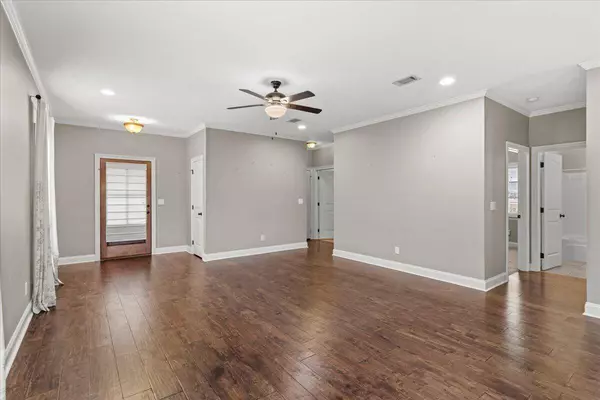 16 Riviera Cir, Hattiesburg, MS 39402