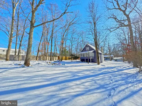 7410 W DOGWOOD LN, Cresco, PA 18326