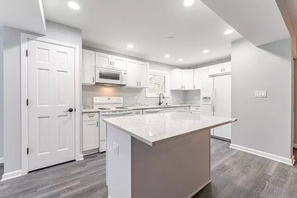 144 Pamela DR, Bolingbrook, IL 60440