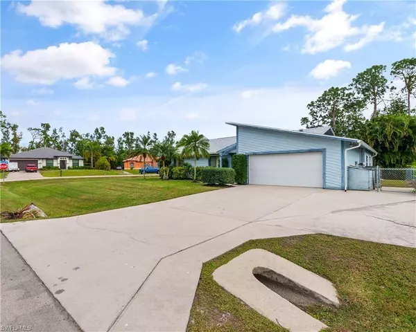8232 Albatross RD, Fort Myers, FL 33967