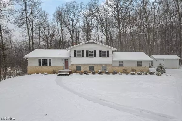 411 Chatham DR, Aurora, OH 44202