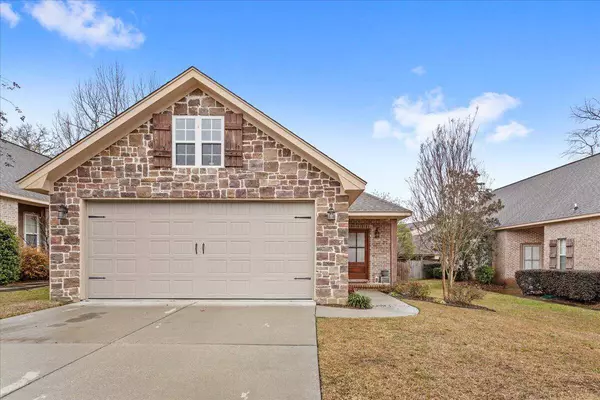 16 Riviera Cir, Hattiesburg, MS 39402