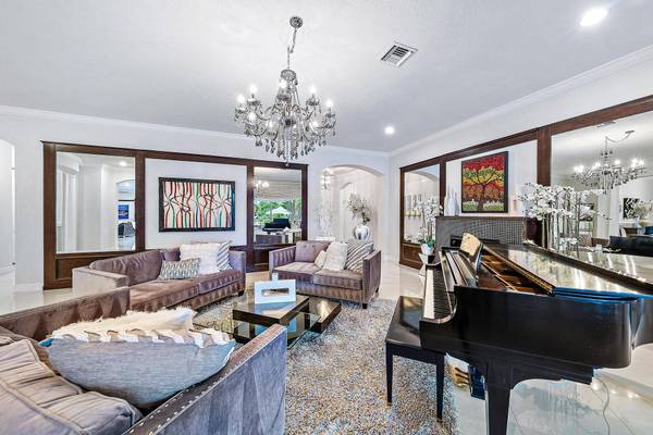 127 Steeple CIR, Jupiter, FL 33458