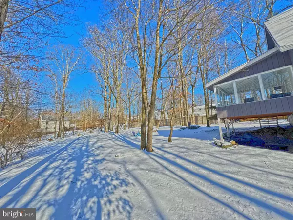 7410 W DOGWOOD LN, Cresco, PA 18326