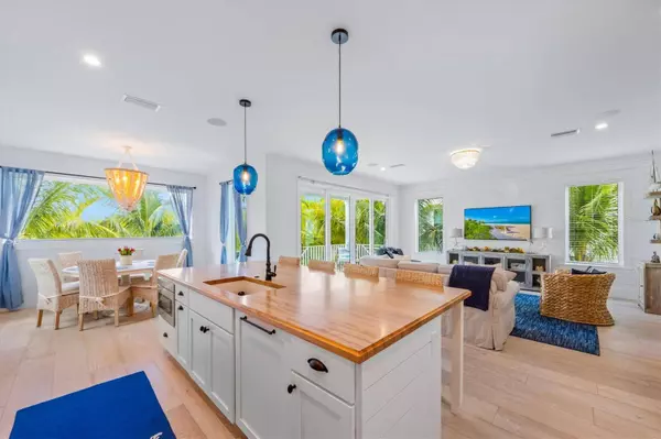 142 CRESCENT DR, Anna Maria, FL 34216