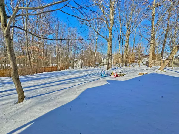 7410 W Dogwood Ln, Cresco, PA 18326