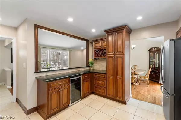 411 Chatham DR, Aurora, OH 44202