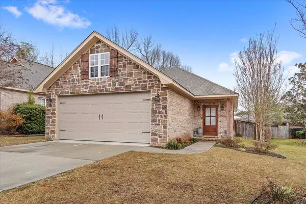 16 Riviera Cir, Hattiesburg, MS 39402