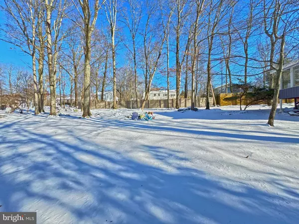 7410 W DOGWOOD LN, Cresco, PA 18326