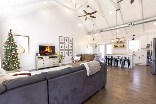 3375 Cane Creek Rd, Hohenwald, TN 38462