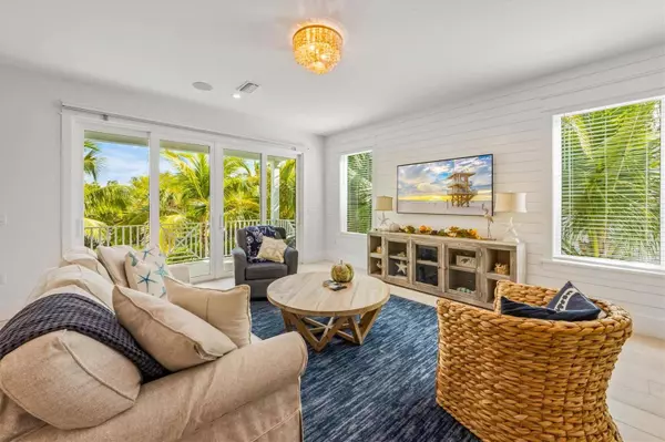 142 CRESCENT DR, Anna Maria, FL 34216