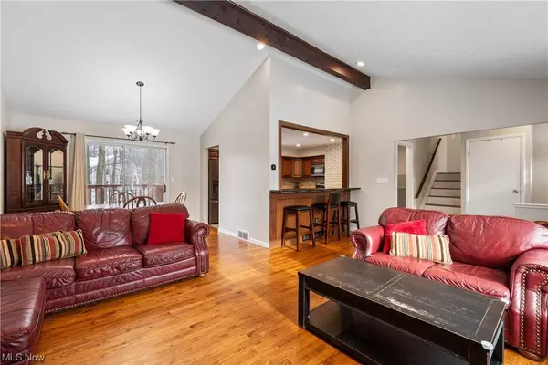 411 Chatham DR, Aurora, OH 44202