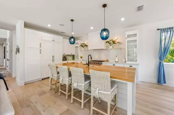 142 CRESCENT DR, Anna Maria, FL 34216