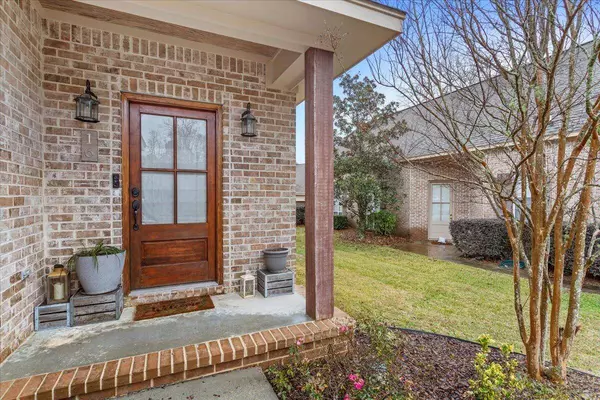 16 Riviera Cir, Hattiesburg, MS 39402