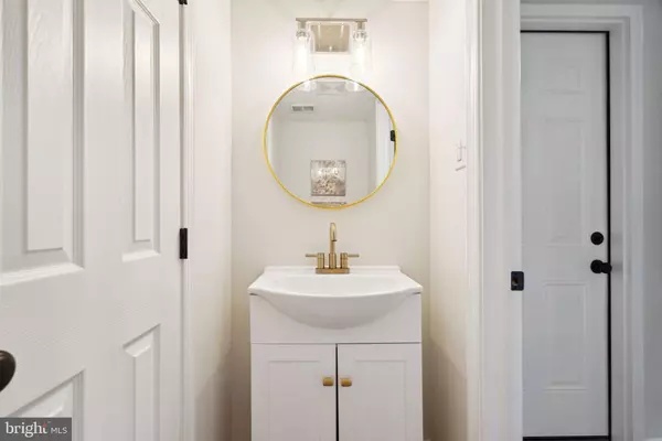 8405 SUFFOLK PL, Philadelphia, PA 19153